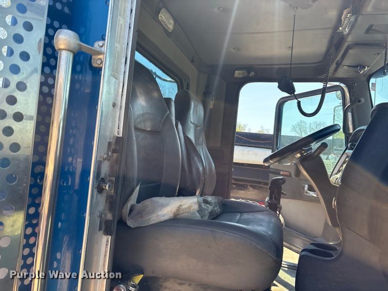 image for item EA4736 2008 Kenworth T8 Series semi truck