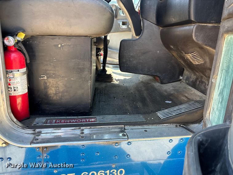 image for item EA4736 2008 Kenworth T8 Series semi truck