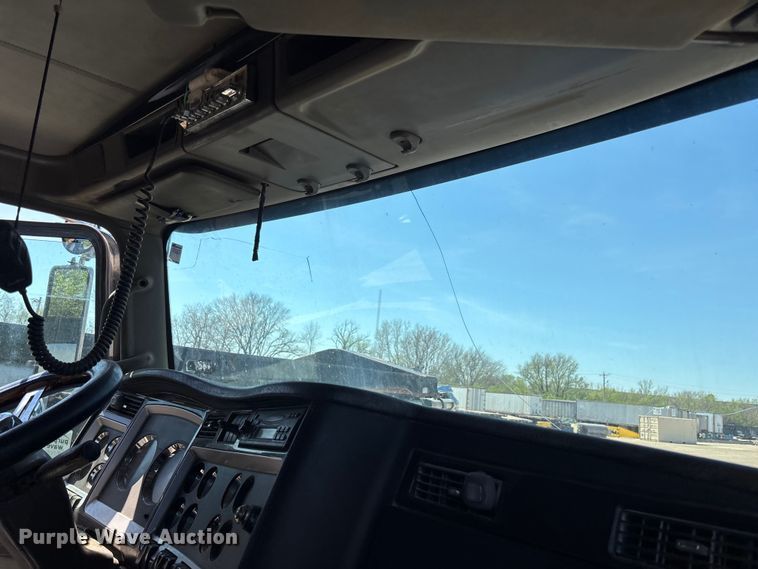 image for item EA4736 2008 Kenworth T8 Series semi truck