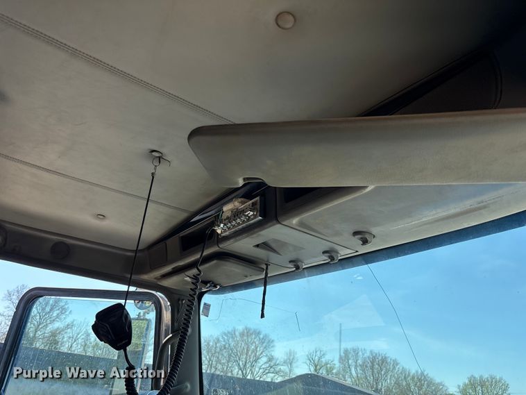 image for item EA4736 2008 Kenworth T8 Series semi truck