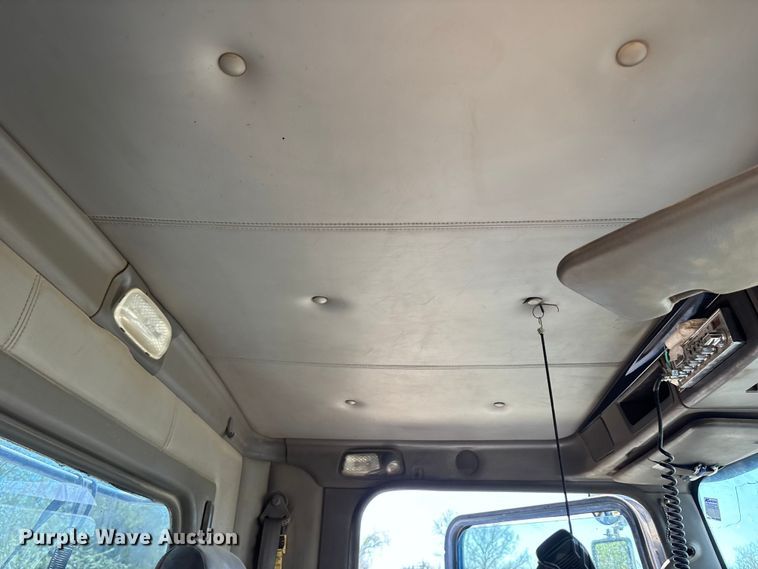 image for item EA4736 2008 Kenworth T8 Series semi truck