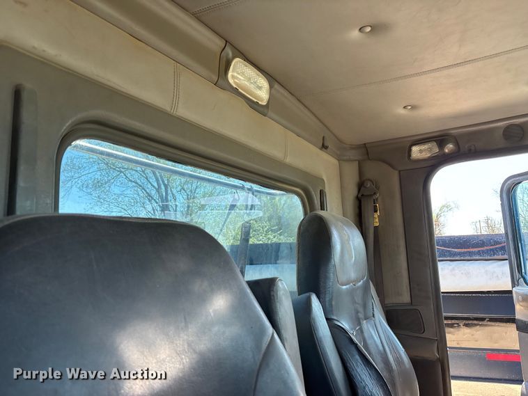 image for item EA4736 2008 Kenworth T8 Series semi truck