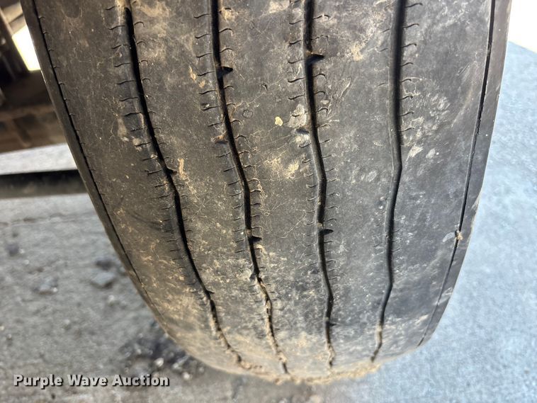 image for item EA4736 2008 Kenworth T8 Series semi truck