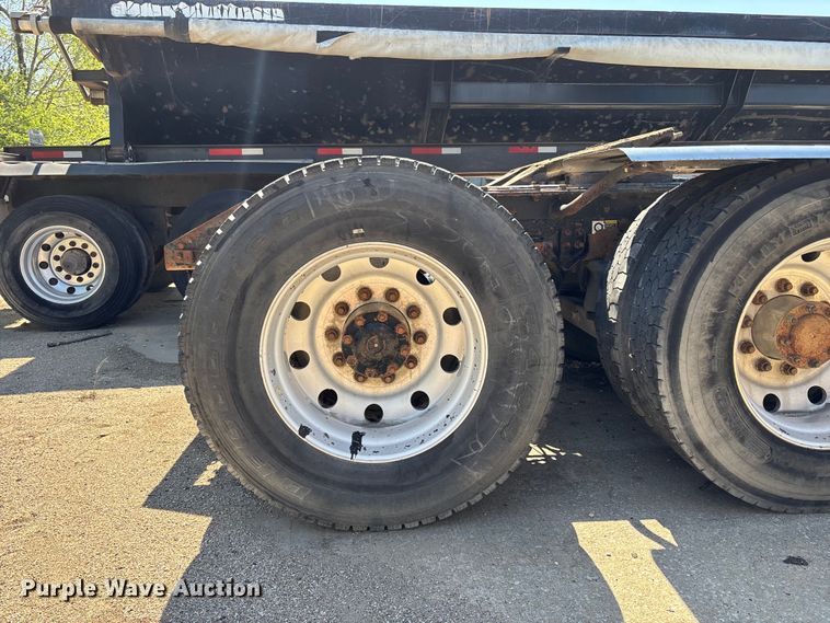 image for item EA4736 2008 Kenworth T8 Series semi truck