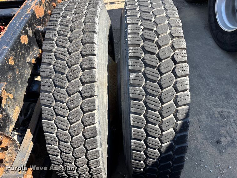 image for item EA4736 2008 Kenworth T8 Series semi truck