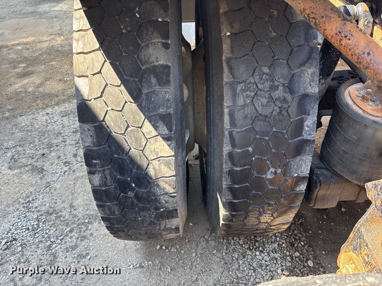 image for item EA4736 2008 Kenworth T8 Series semi truck