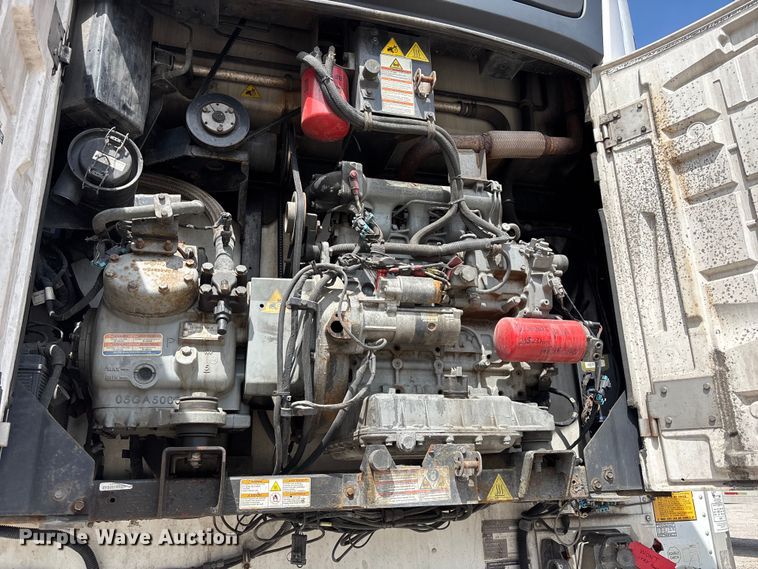 image for item EA4801 2012 Utility refrigerated van trailer