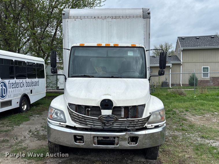 image for item EA4805 2006 Hino 268 box truck