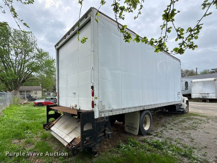 image for item EA4805 2006 Hino 268 box truck
