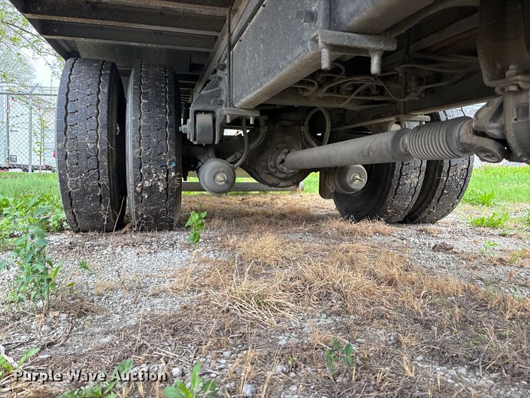 image for item EA4805 2006 Hino 268 box truck