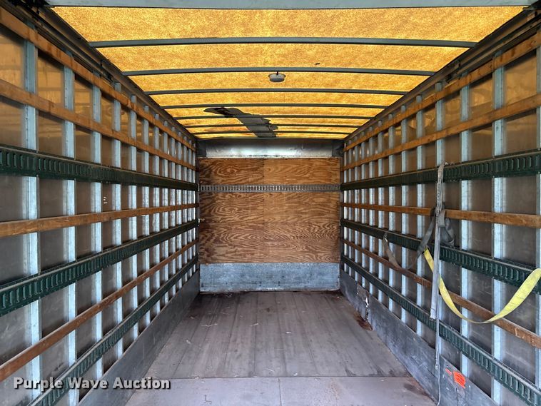 image for item EA4805 2006 Hino 268 box truck