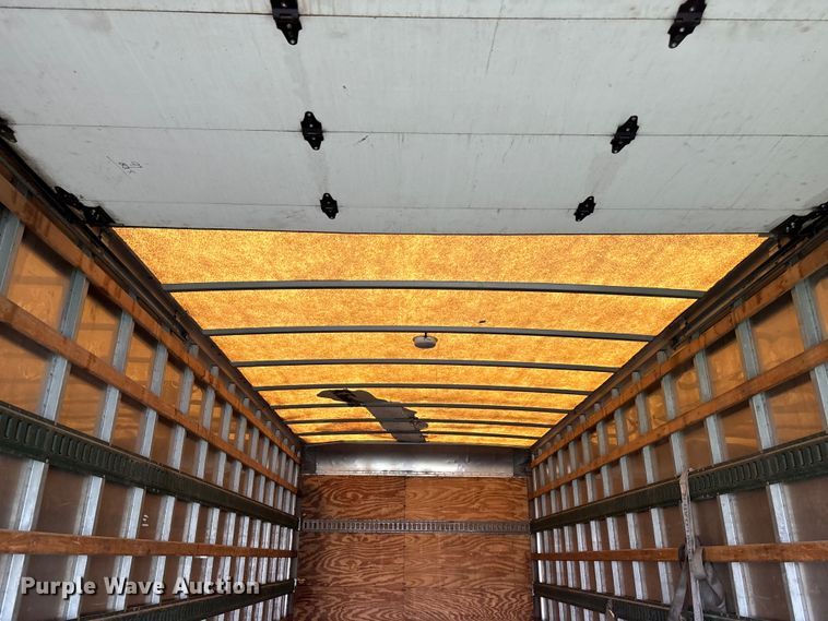 image for item EA4805 2006 Hino 268 box truck