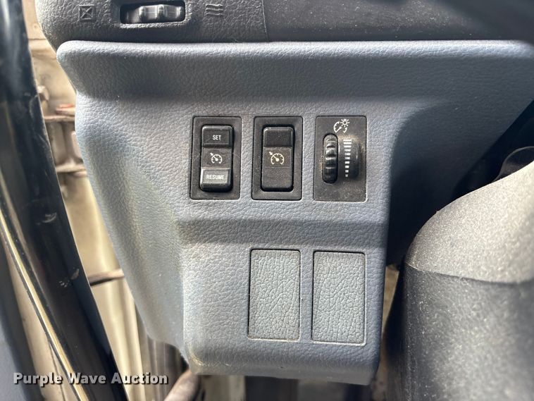 image for item EA4805 2006 Hino 268 box truck