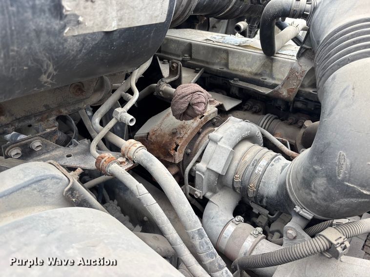 image for item EA4805 2006 Hino 268 box truck