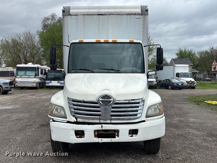 image for item EA4806 2006 Hino 268 box truck