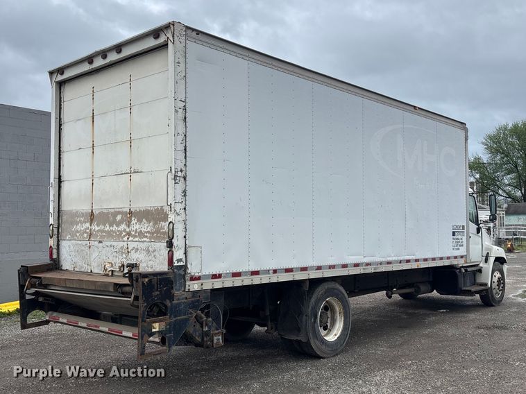 image for item EA4806 2006 Hino 268 box truck