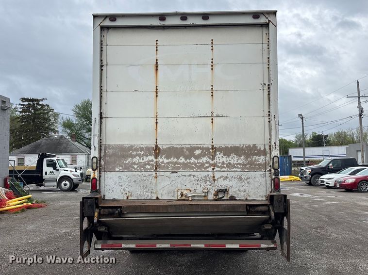 image for item EA4806 2006 Hino 268 box truck