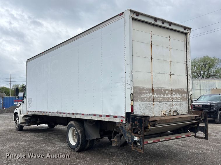 image for item EA4806 2006 Hino 268 box truck