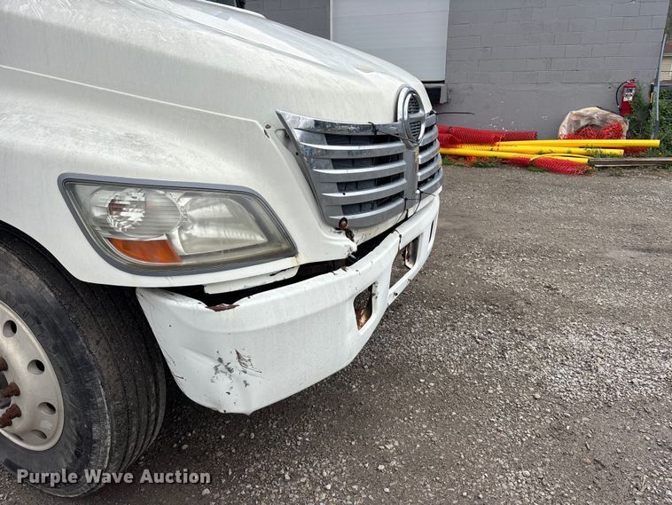 image for item EA4806 2006 Hino 268 box truck