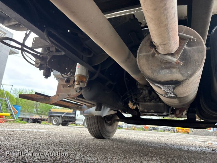 image for item EA4806 2006 Hino 268 box truck