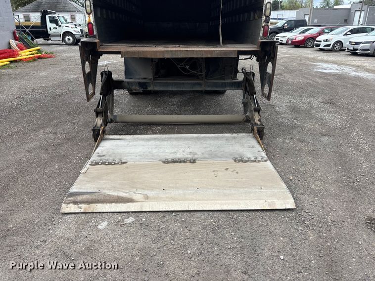 image for item EA4806 2006 Hino 268 box truck