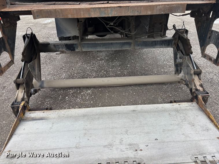 image for item EA4806 2006 Hino 268 box truck