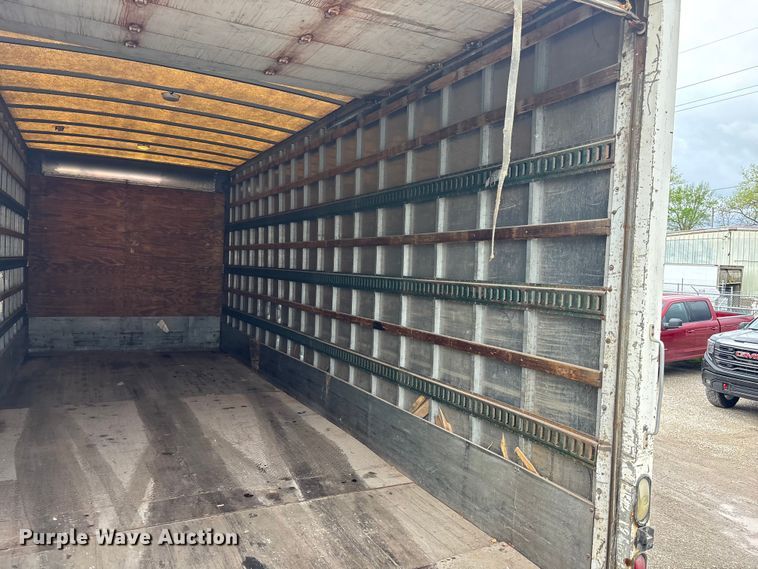 image for item EA4806 2006 Hino 268 box truck