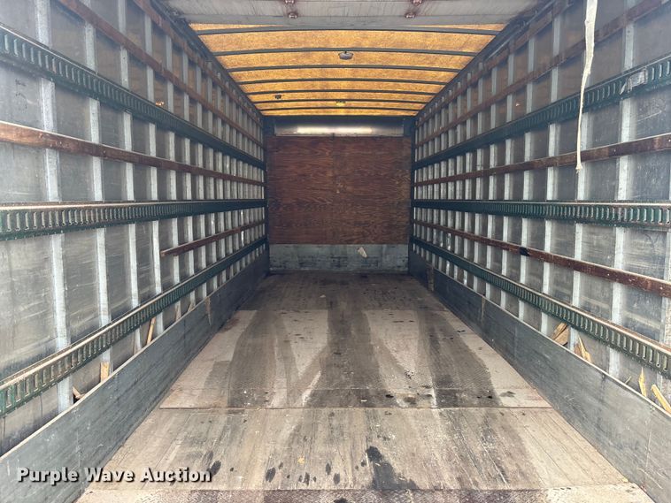 image for item EA4806 2006 Hino 268 box truck