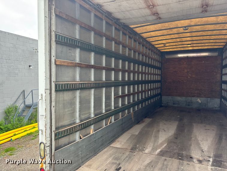 image for item EA4806 2006 Hino 268 box truck
