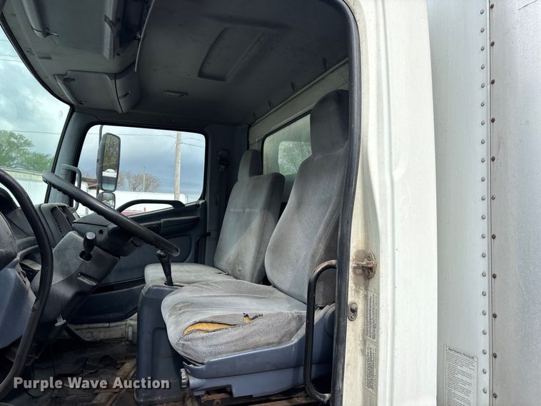 image for item EA4806 2006 Hino 268 box truck