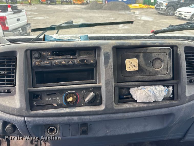 image for item EA4806 2006 Hino 268 box truck