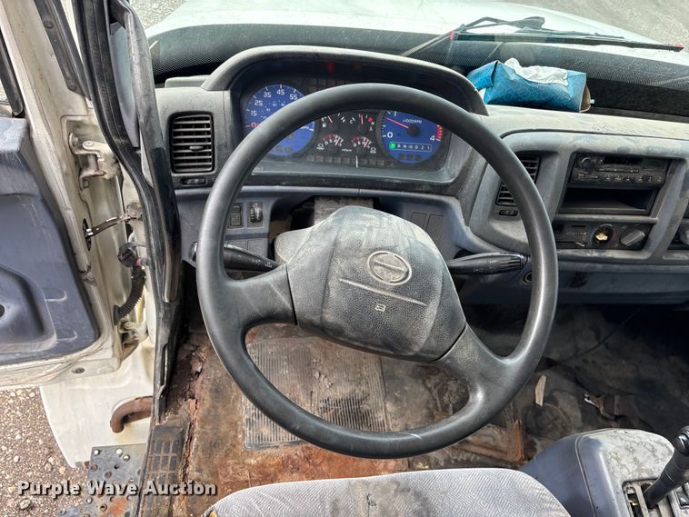 image for item EA4806 2006 Hino 268 box truck