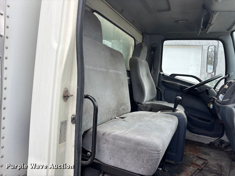 image for item EA4806 2006 Hino 268 box truck