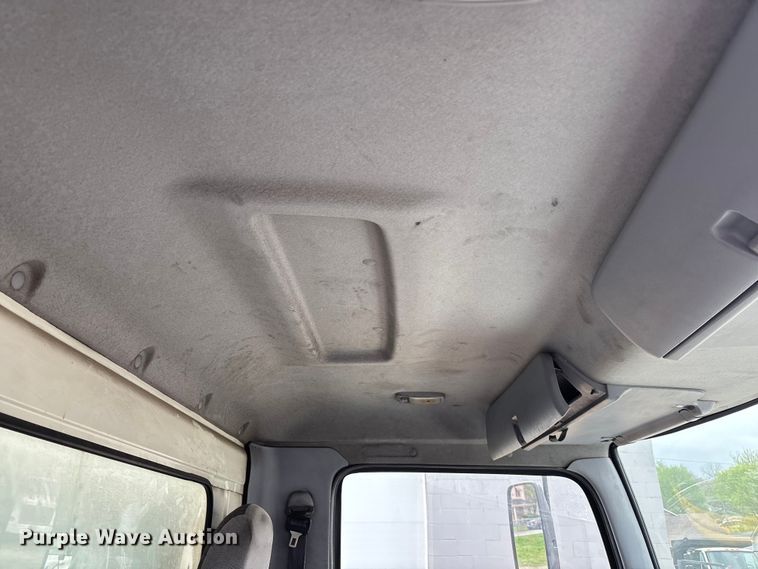 image for item EA4806 2006 Hino 268 box truck