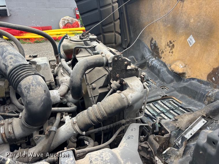 image for item EA4806 2006 Hino 268 box truck