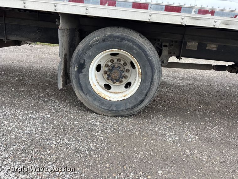 image for item EA4806 2006 Hino 268 box truck