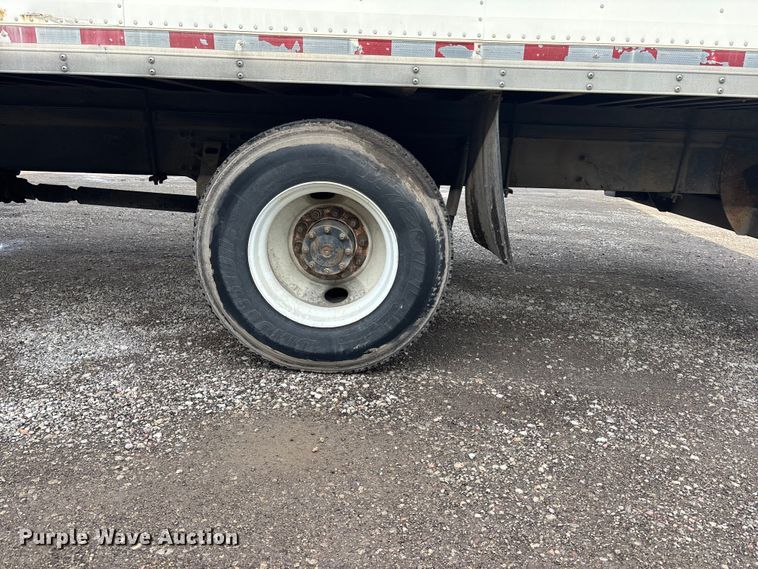 image for item EA4806 2006 Hino 268 box truck