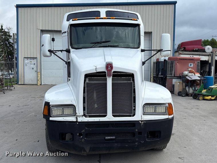 image for item EA4807 2005 Kenworth T600 semi truck