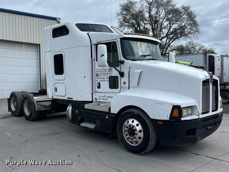 image for item EA4807 2005 Kenworth T600 semi truck