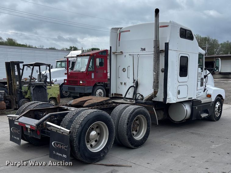 image for item EA4807 2005 Kenworth T600 semi truck