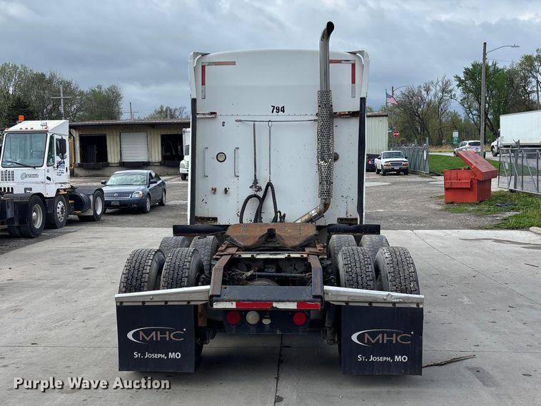 image for item EA4807 2005 Kenworth T600 semi truck
