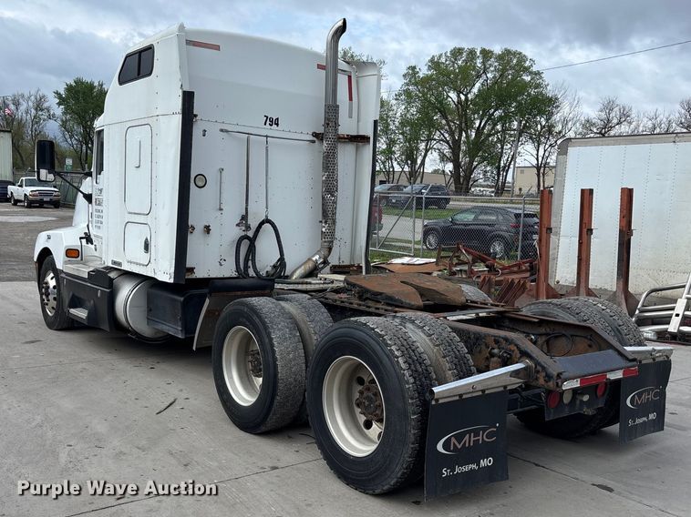 image for item EA4807 2005 Kenworth T600 semi truck