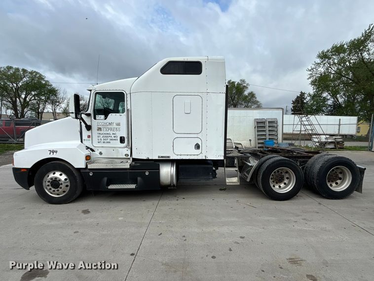 image for item EA4807 2005 Kenworth T600 semi truck