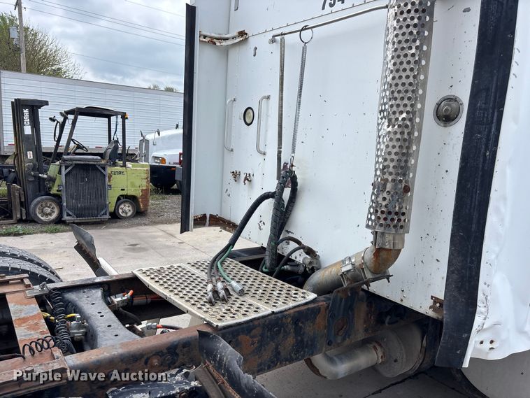 image for item EA4807 2005 Kenworth T600 semi truck
