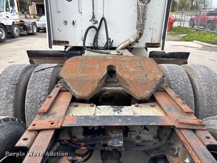 image for item EA4807 2005 Kenworth T600 semi truck