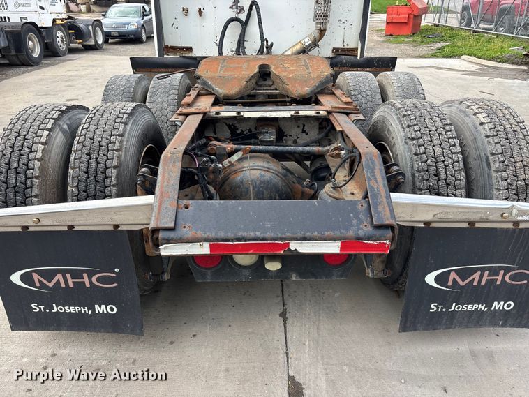 image for item EA4807 2005 Kenworth T600 semi truck