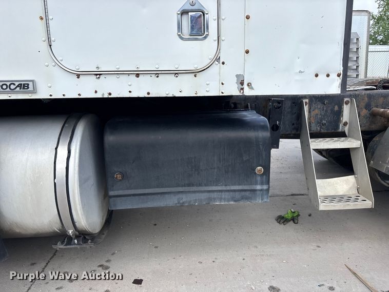 image for item EA4807 2005 Kenworth T600 semi truck