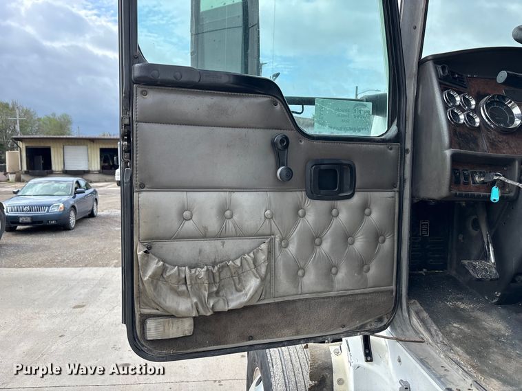 image for item EA4807 2005 Kenworth T600 semi truck