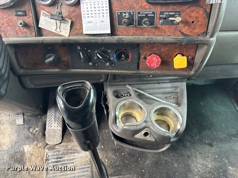 image for item EA4807 2005 Kenworth T600 semi truck