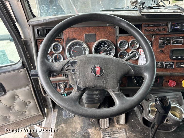 image for item EA4807 2005 Kenworth T600 semi truck